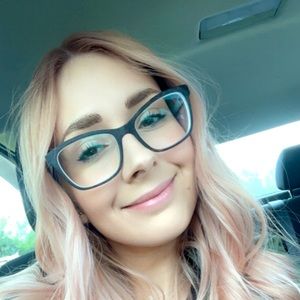 Meet your Posher, Carly